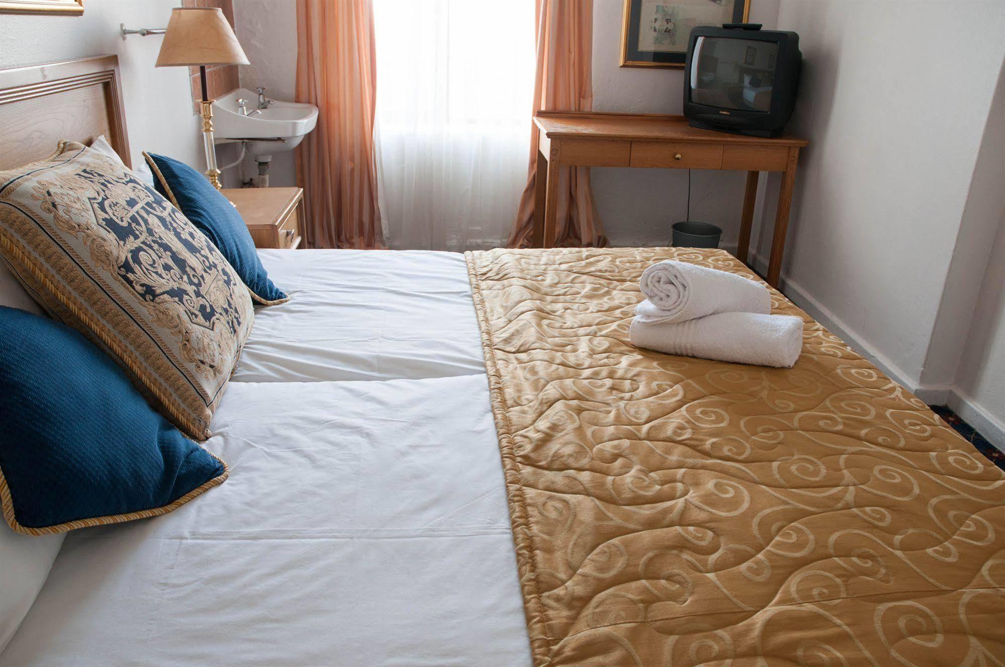 Altona Hotel 2*